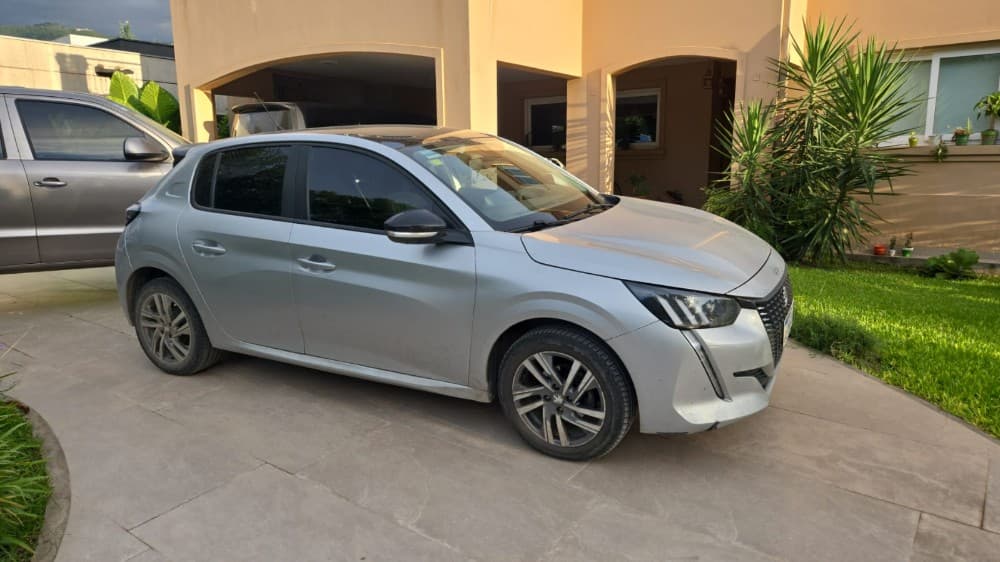 Peugeot 208 Feline 1.6 Tiptronic 