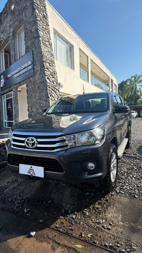 Toyota Hilux DX MT